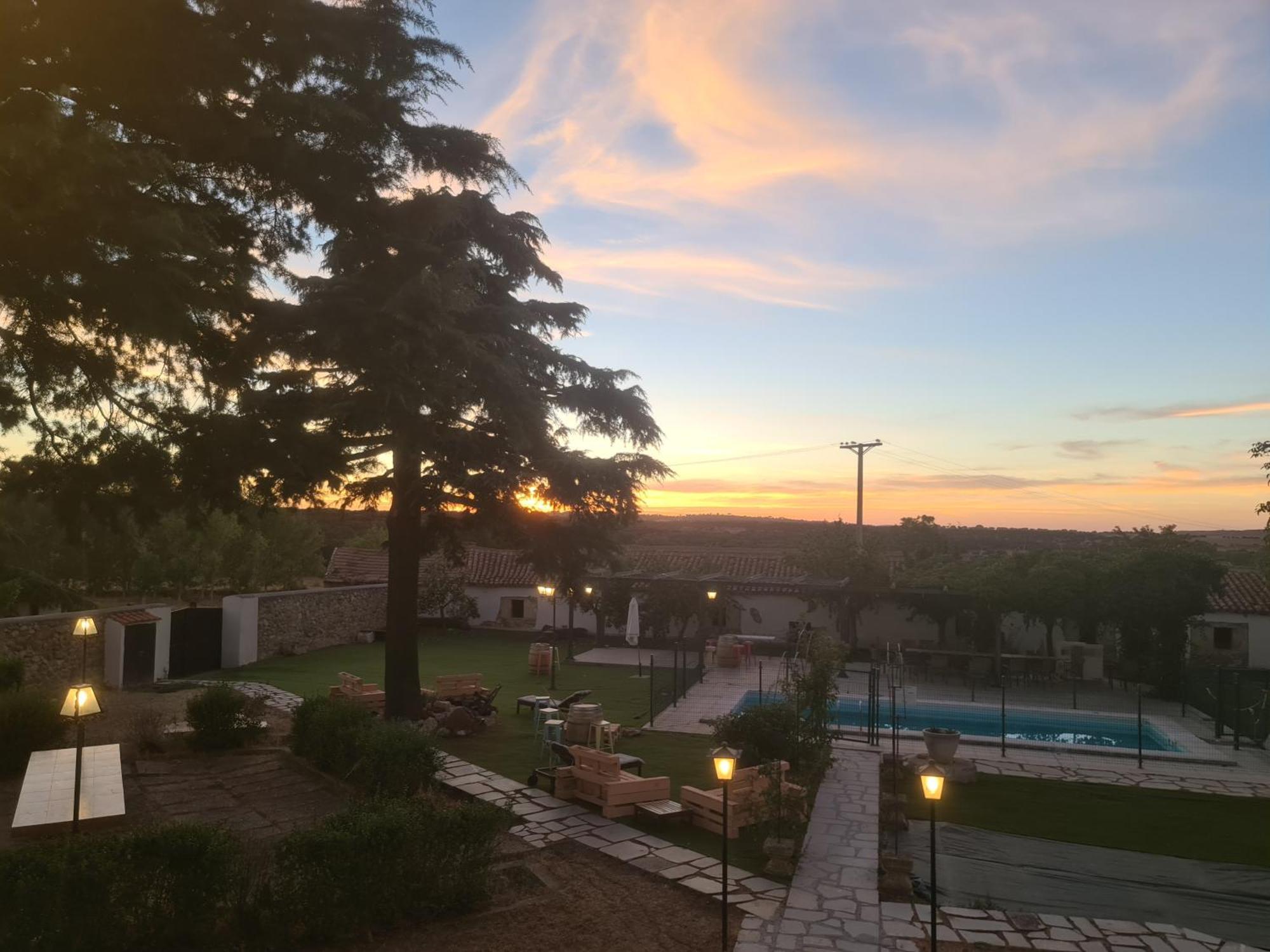 Casa Rural Palacio Conde De Aldana Con Piscina Entre Encinares Y Dehesas Terradillos Zewnętrze zdjęcie